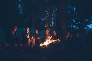 camping romantik lagerfeuer